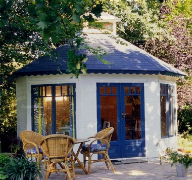 Lugarde Prima Royal Garden summerhouse